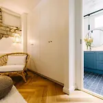 Lenderi Luxury With Sauna Апартаменты *